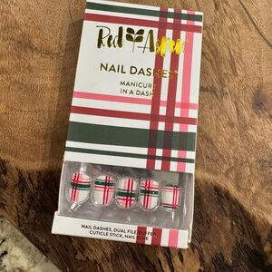 Red Aspen Plaid Nail Dashes | Retro Ria